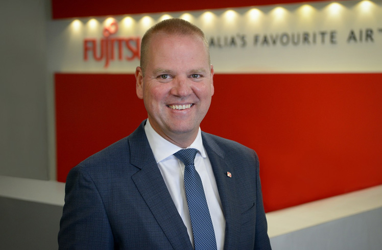 philip-perham-at-reception-alternative